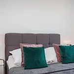 Skyline Luxe