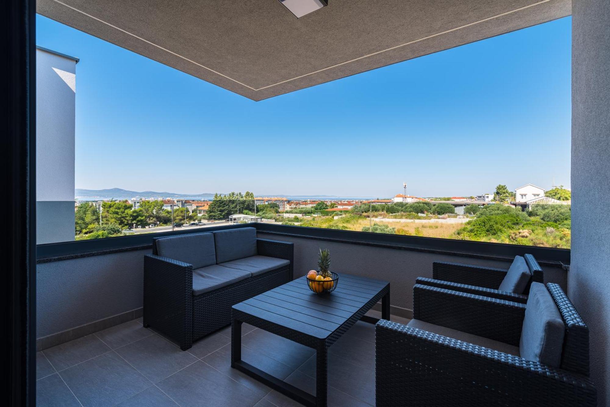 Skyline Luxe Apartment *