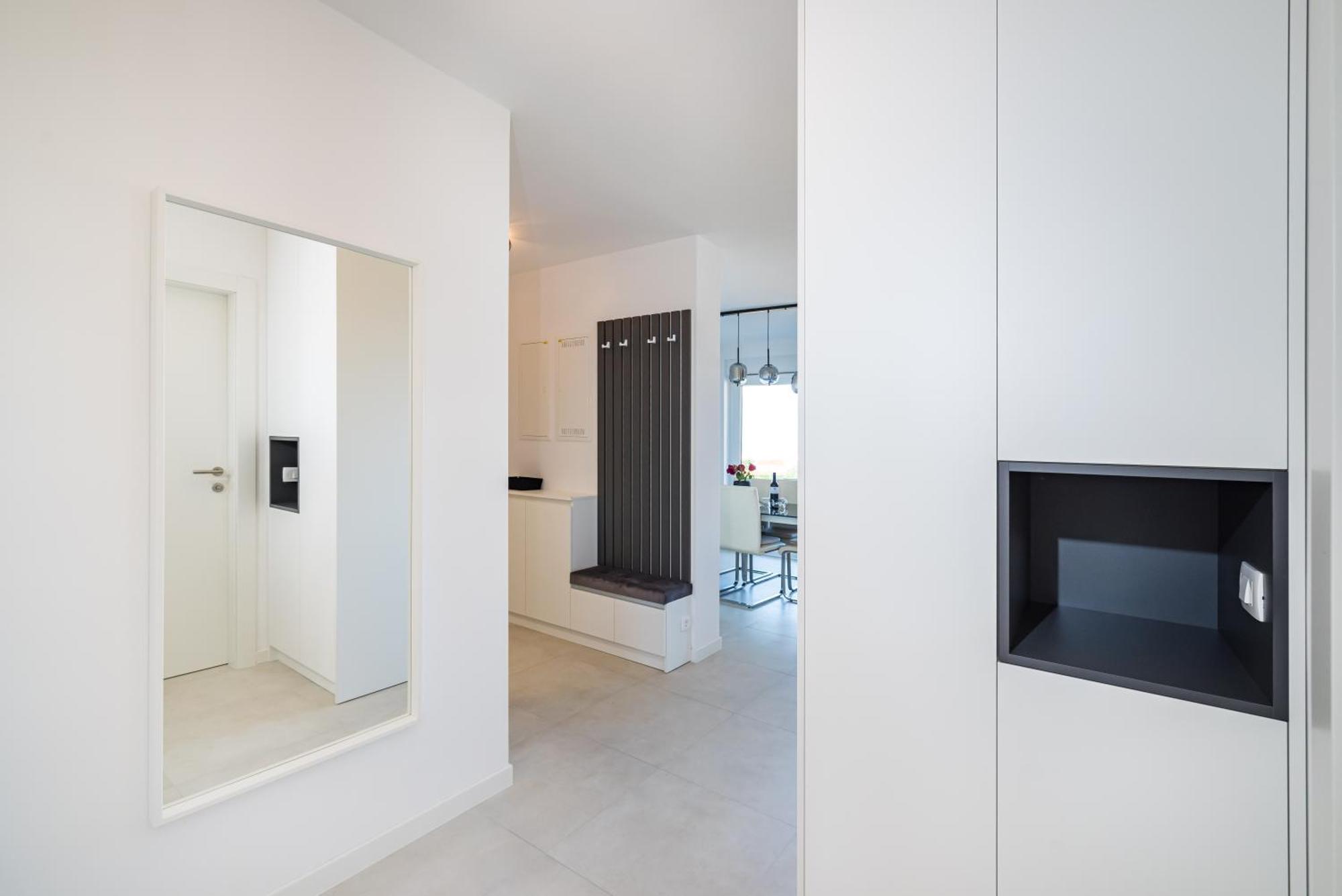 Skyline Luxe Apartment